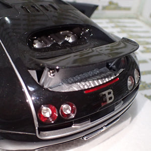 Minichamps 100 110842 - 1/18 Scale Bugatti Veyron Super Sport 2010 in Black Metallic with Orange Rims Diecast Scale Model Replica