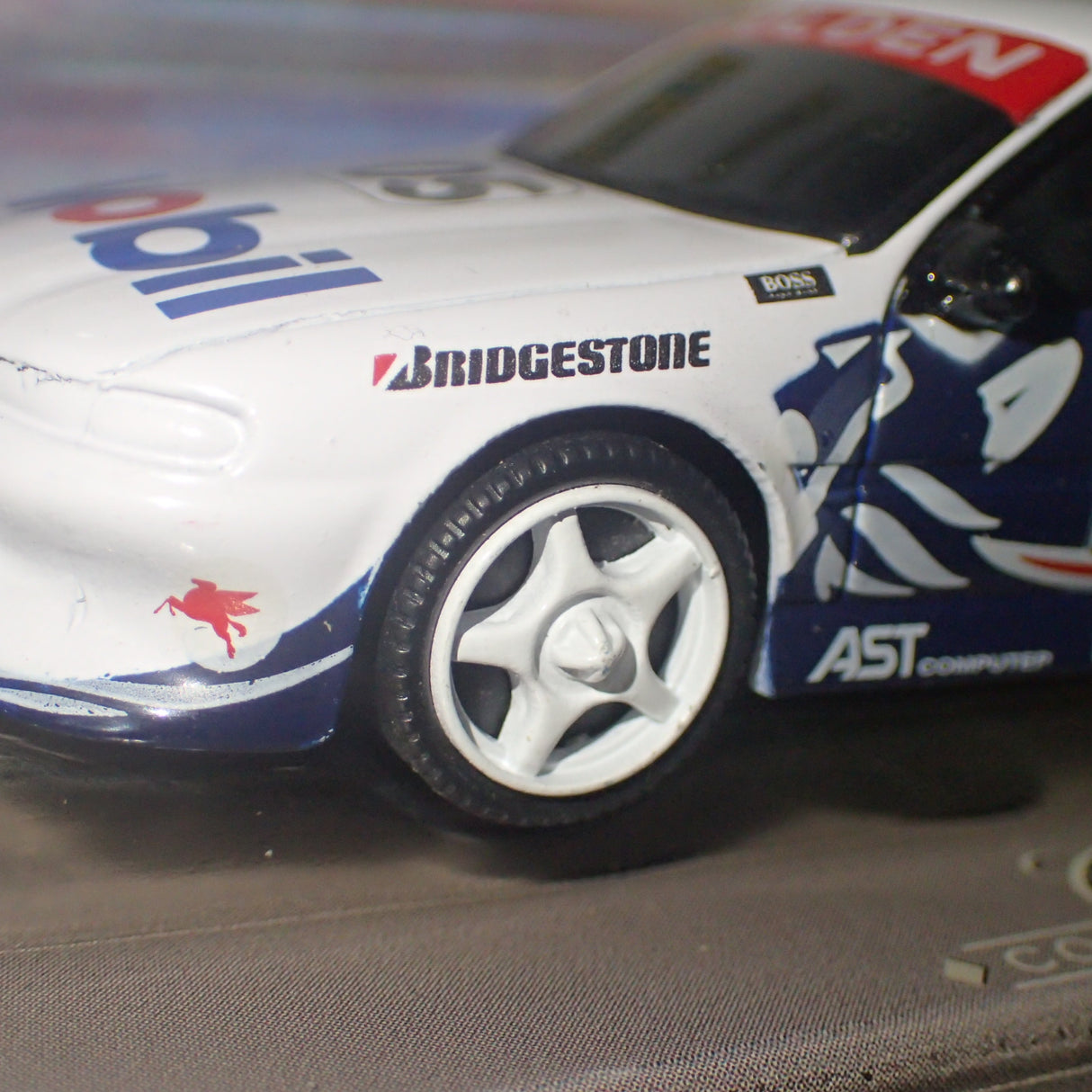 Classic Carlectables 1005-1 - 1/43 Scale Holden VS Commodore 1997 Holden Racing Team Peter Brock