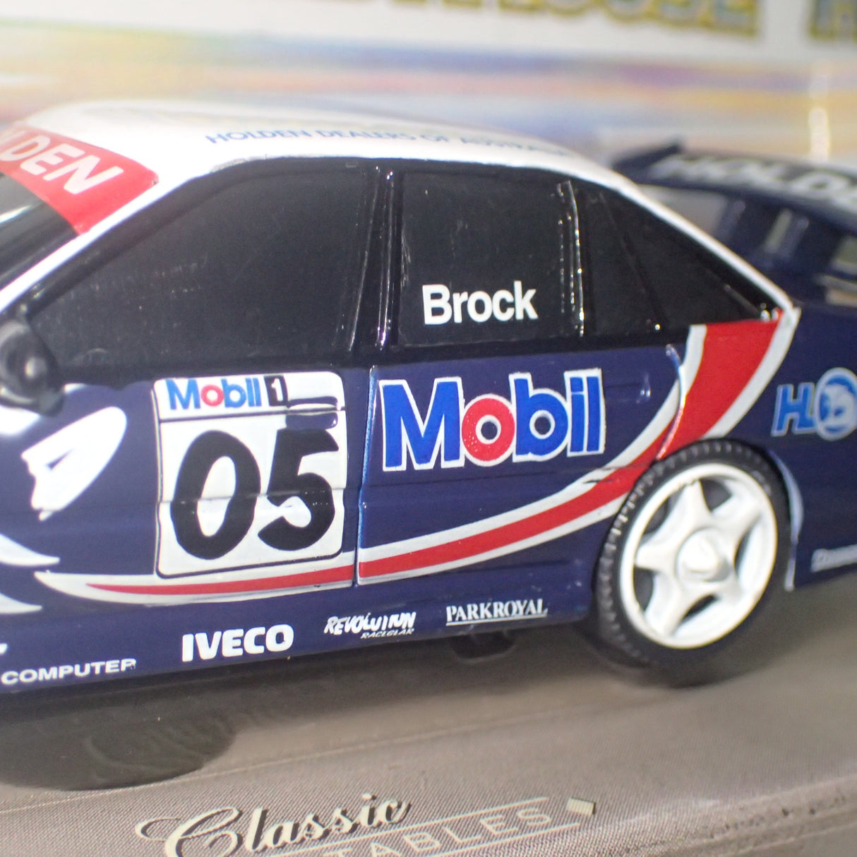Classic Carlectables 1005-1 - 1/43 Scale Holden VS Commodore 1997 Holden Racing Team Peter Brock