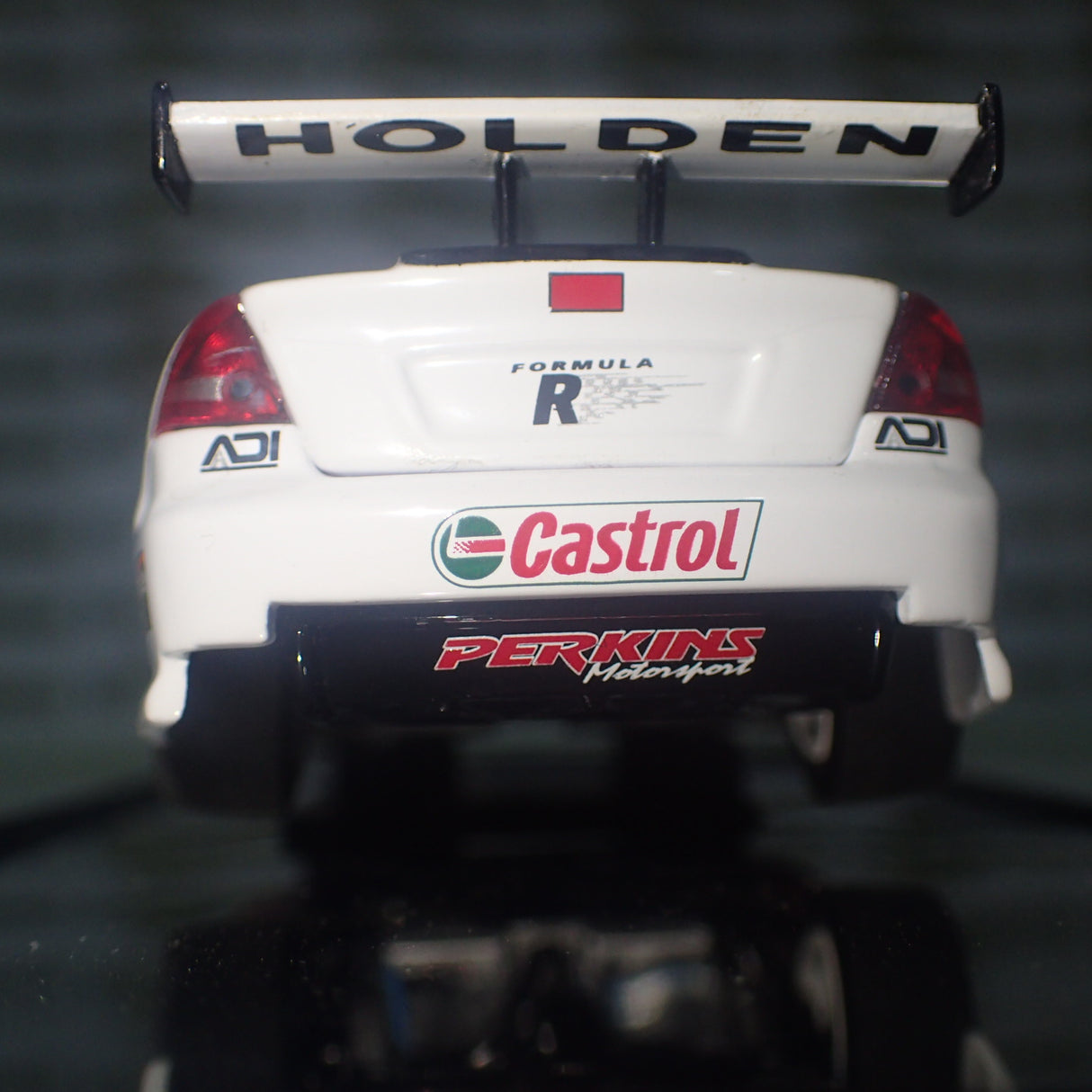 Classic Carlectables Holden 1008-5 1:43 VY Commodore 2004 Perkins Motorsport Paul Dumbrell