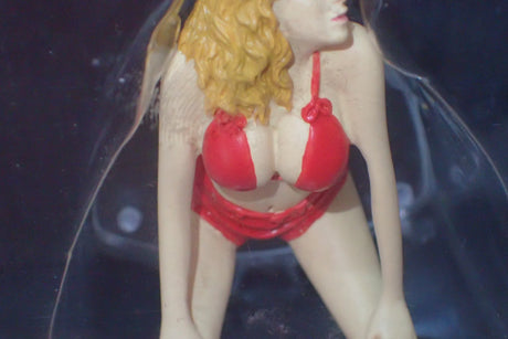 Motor Heads Miniatures #102 - 1/18 Belle Hand Painted Cold-Cast Resin Figurine