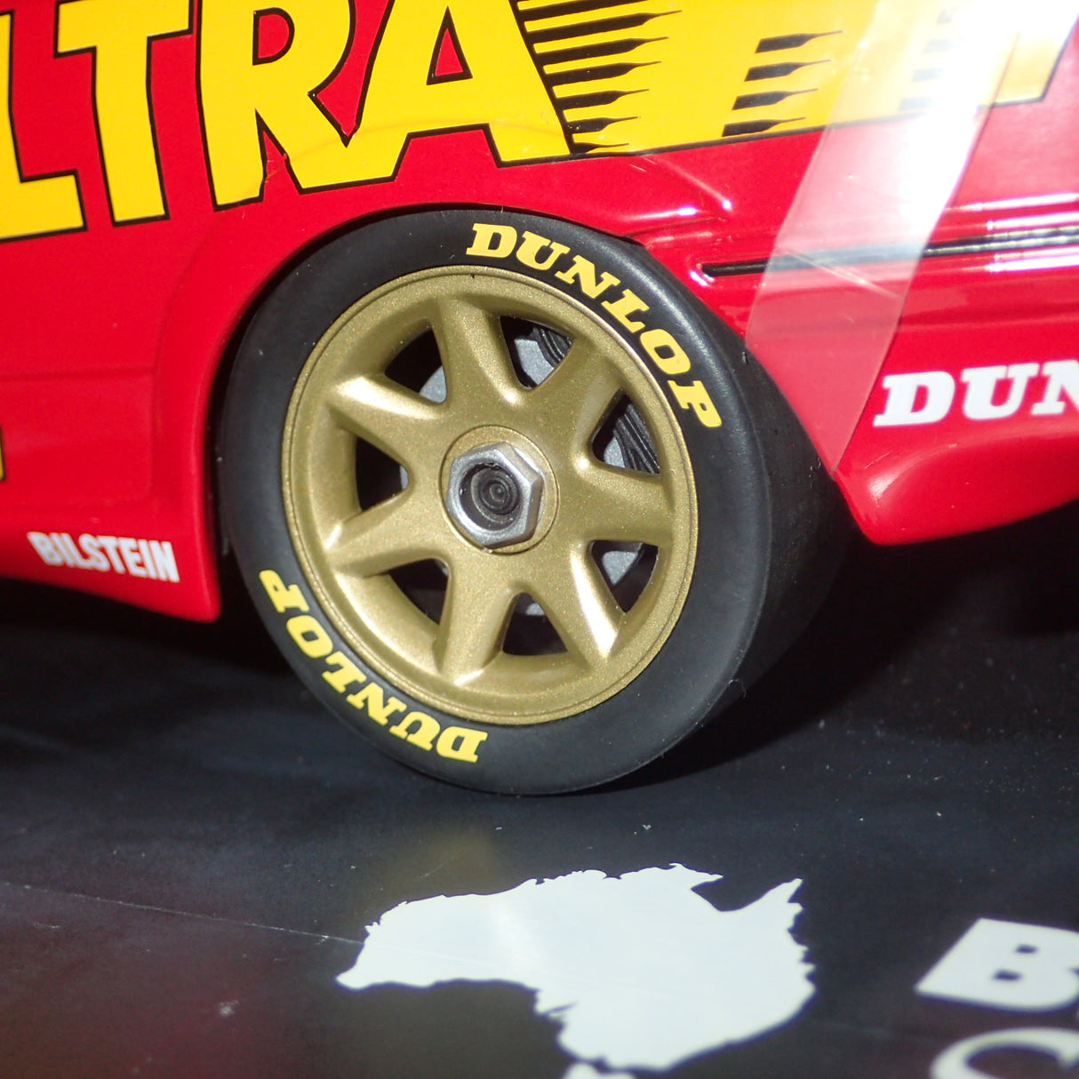 BIANTE MiniChamps 103 898017 - 1/18 Scale 1989 BATHURST WINNER FORD SIERRA RS 500 D.JOHNSON/J. BOWE SIGNED COA