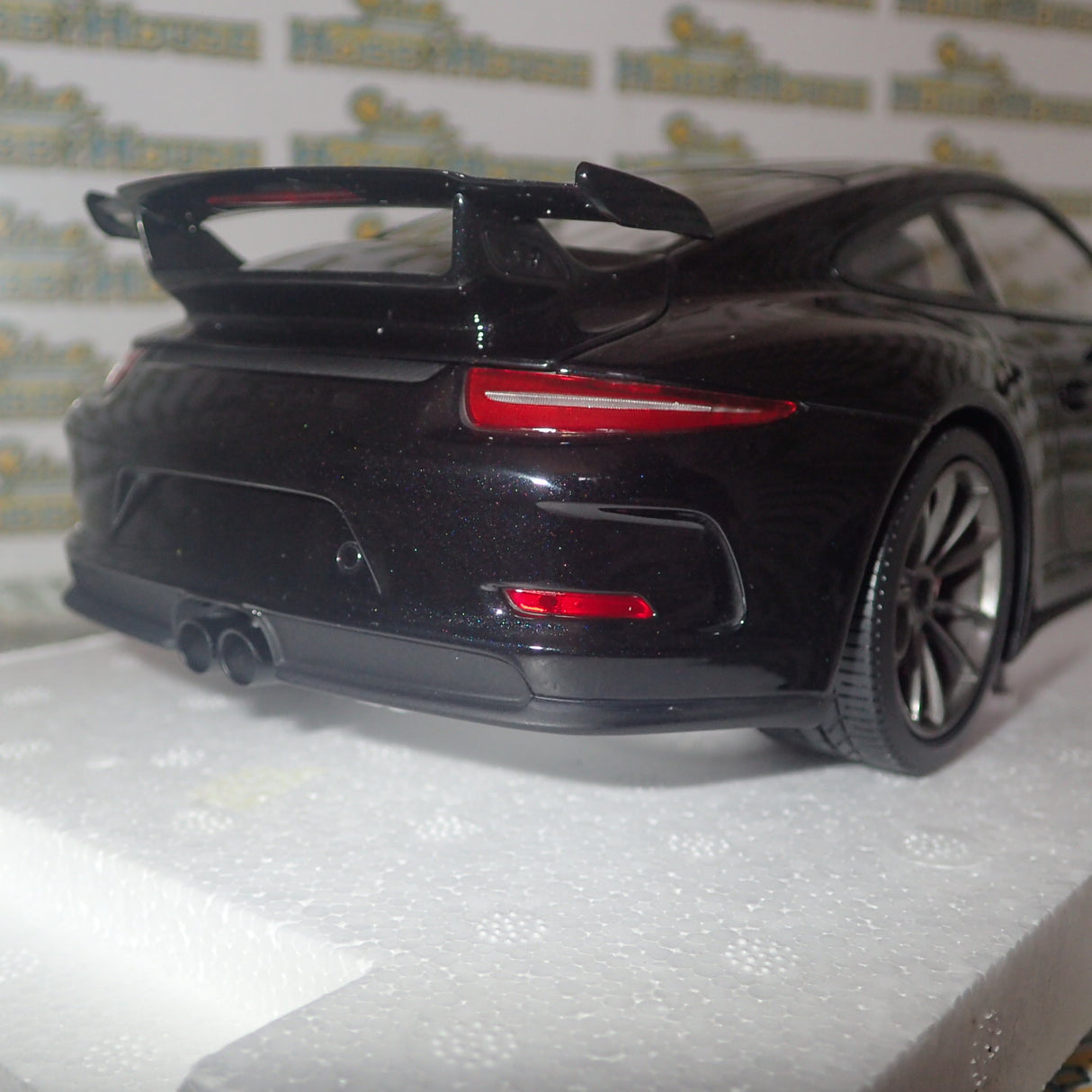 MINICHAMPS 100 062724 - 1/18 PORSCHE 911 GT3 2013 Black M. to 300 units worldwide