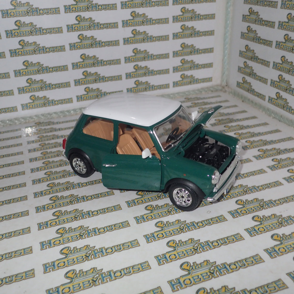 Bburago Gold 12036 - 1/18 1969 Mini Cooper Diecast Model Replica