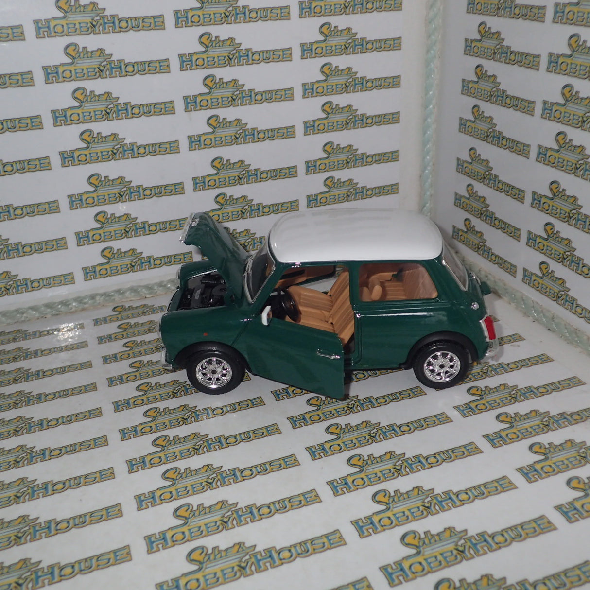 Bburago Gold 12036 - 1/18 1969 Mini Cooper Diecast Model Replica