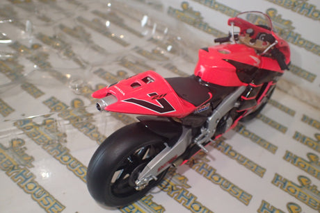 MINICHAMPS 122 017946 1/12 HONDA RC211V V.ROSSI SUMMER TESTBIKE GP 500 2001