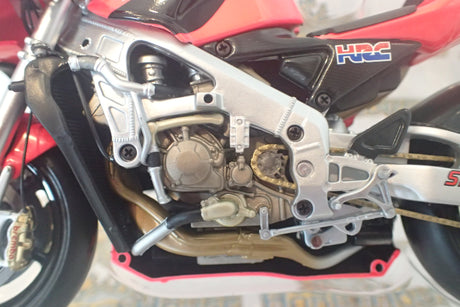 MINICHAMPS 122 017946 1/12 HONDA RC211V V.ROSSI SUMMER TESTBIKE GP 500 2001