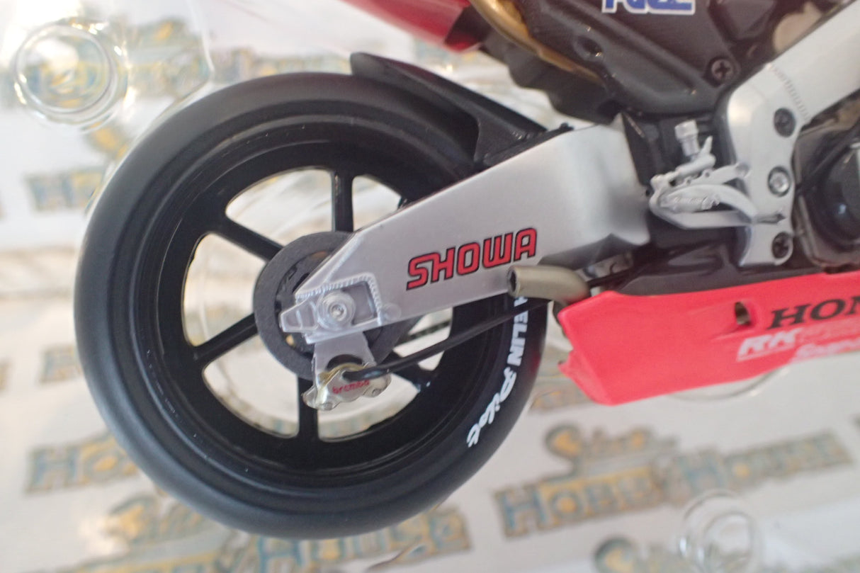 MINICHAMPS 122 017946 1/12 HONDA RC211V V.ROSSI SUMMER TESTBIKE GP 500 2001