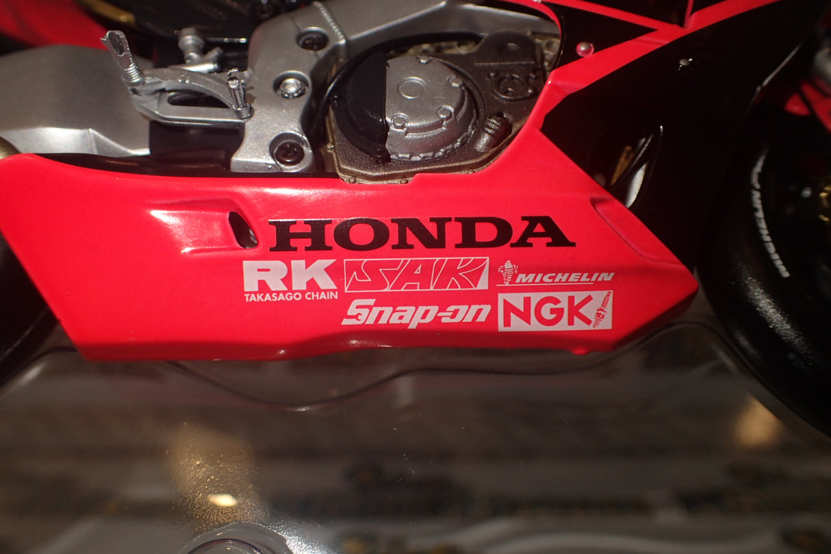 MINICHAMPS 122 017946 1/12 HONDA RC211V V.ROSSI SUMMER TESTBIKE GP 500 2001