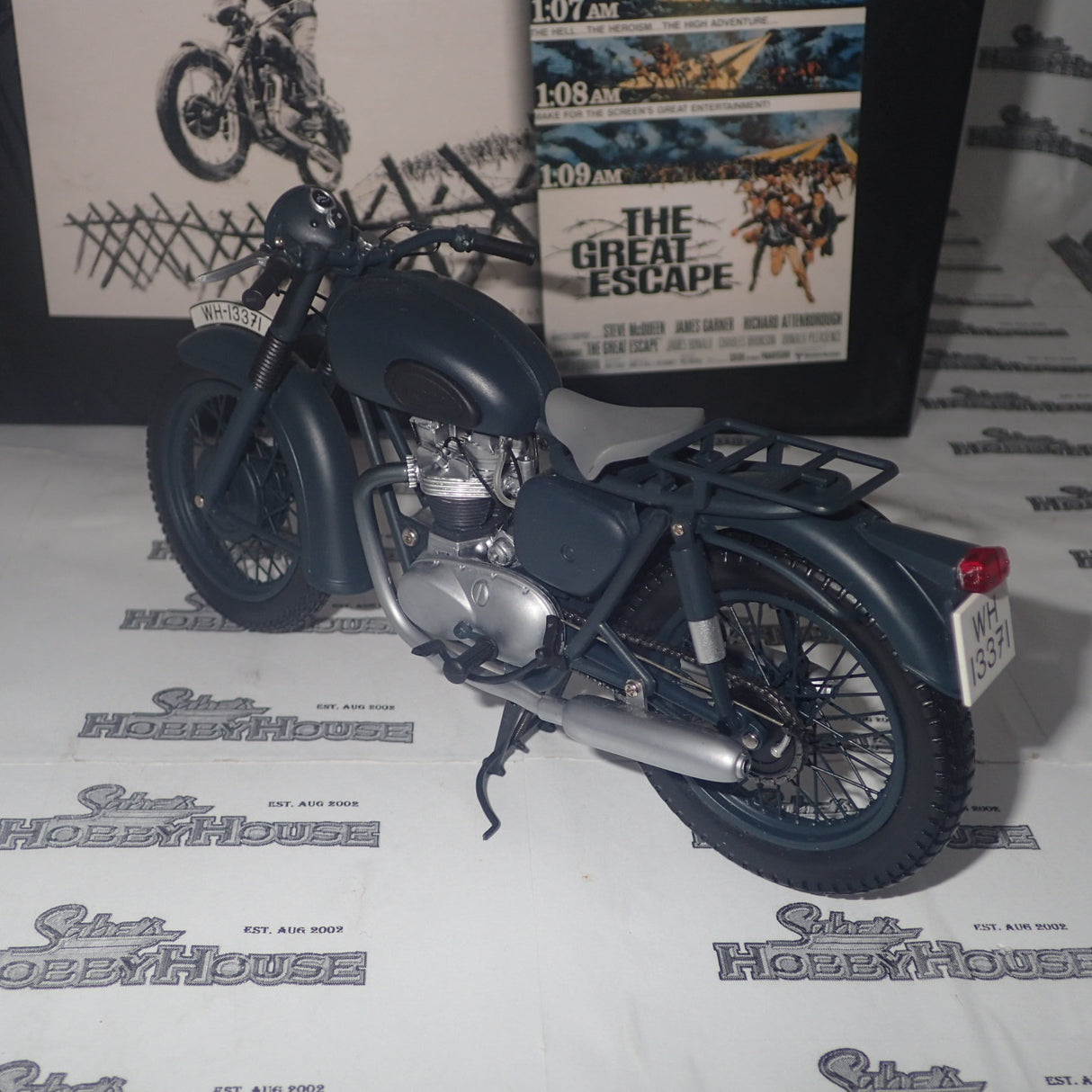 Minichamps 122 133500 - 1:12 Triumph TR6 1955 MOVIE The Great Escape Steve McQueen Scale Model Replica