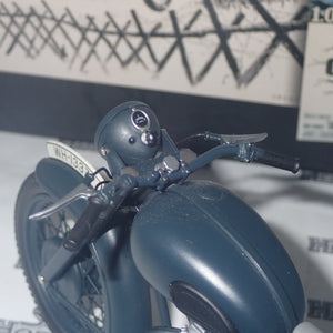 Minichamps 122 133500 - 1:12 Triumph TR6 1955 MOVIE The Great Escape Steve McQueen Scale Model Replica