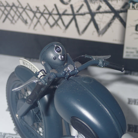 Minichamps 122 133500 - 1:12 Triumph TR6 1955 MOVIE The Great Escape Steve McQueen Scale Model Replica