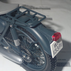 Minichamps 122 133500 - 1:12 Triumph TR6 1955 MOVIE The Great Escape Steve McQueen Scale Model Replica