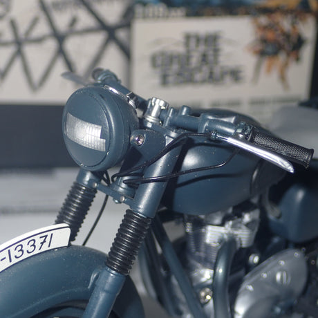 Minichamps 122 133500 - 1:12 Triumph TR6 1955 MOVIE The Great Escape Steve McQueen Scale Model Replica