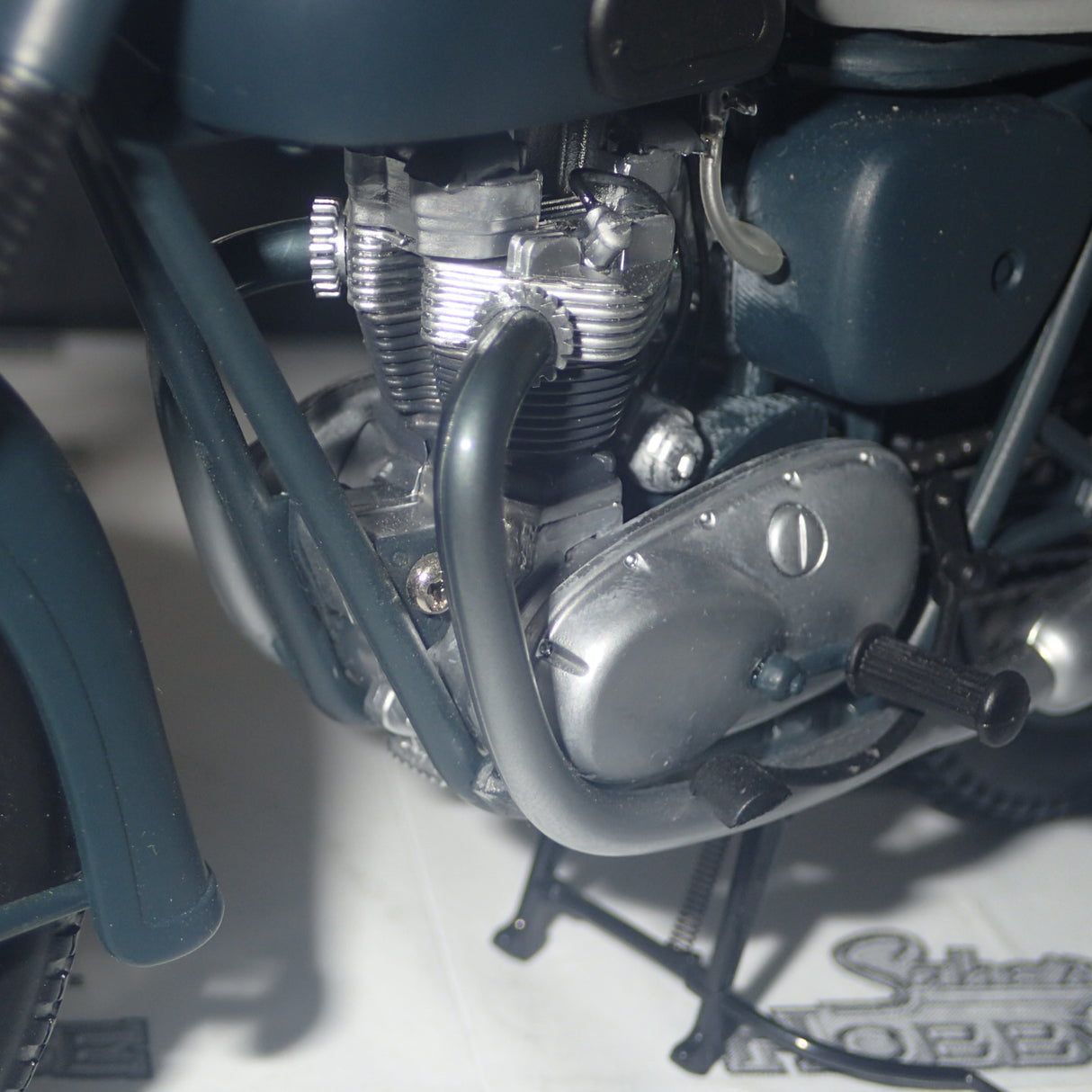 Minichamps 122 133500 - 1:12 Triumph TR6 1955 MOVIE The Great Escape Steve McQueen Scale Model Replica