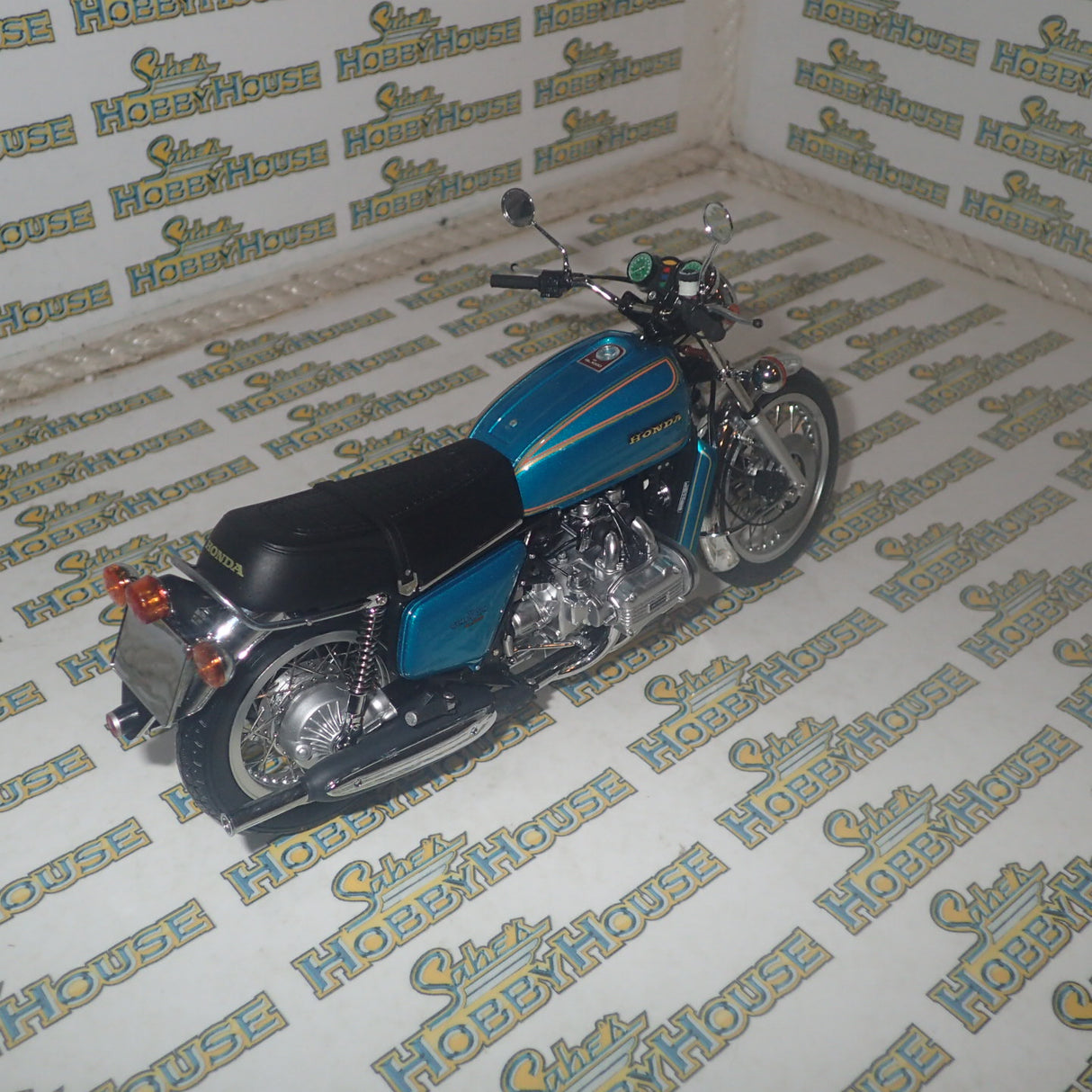 Minichamps 122 161600 - 1:12 Scale HONDA GOLDWING GL 1000 K3 1975 TURQUOISE METALLIC Scale Model Replica