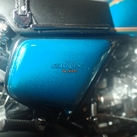 Minichamps 122 161600 - 1:12 Scale HONDA GOLDWING GL 1000 K3 1975 TURQUOISE METALLIC Scale Model Replica