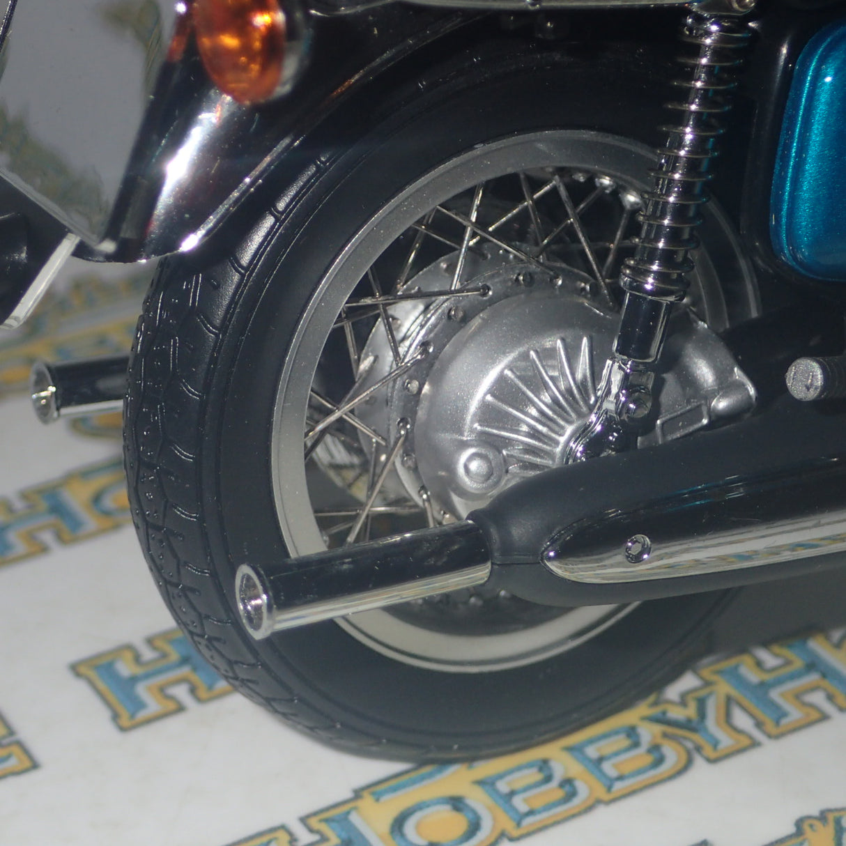 Minichamps 122 161600 - 1:12 Scale HONDA GOLDWING GL 1000 K3 1975 TURQUOISE METALLIC Scale Model Replica