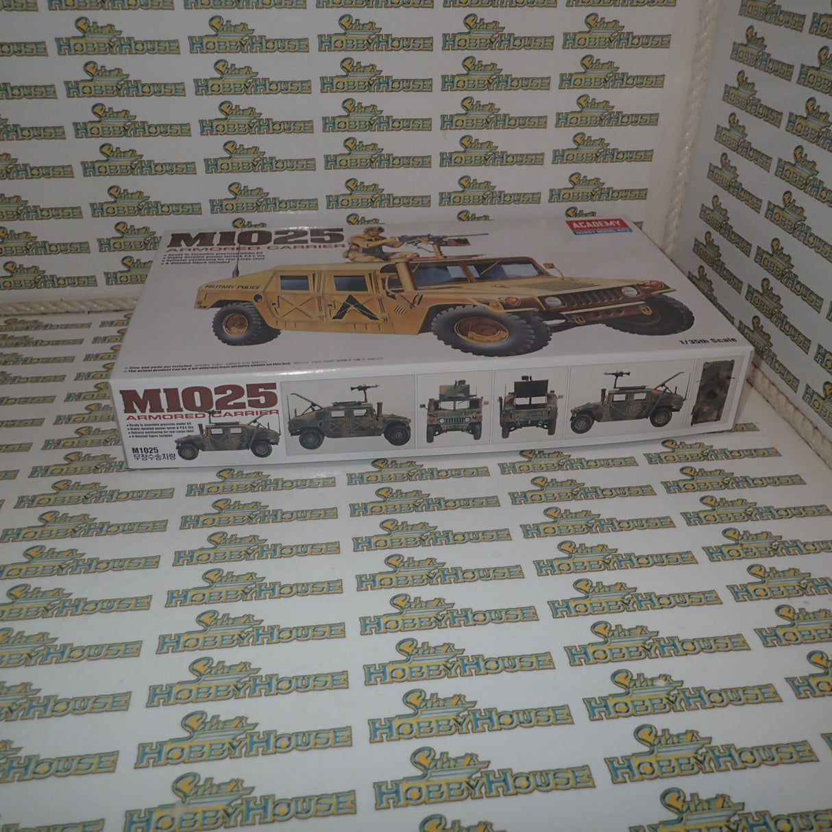 Academy ACA-13241 - 1/35 M-1025 Armored Carrier Plastic Model Kit