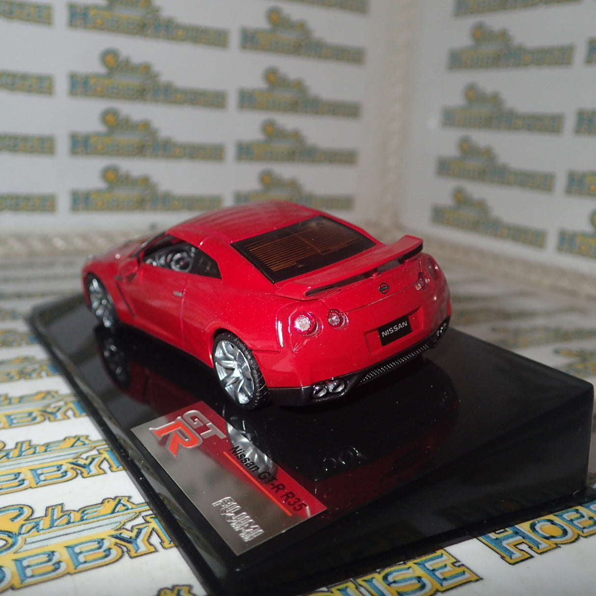 Fujimi 152134 - 1/43 Scale Nissan GTR in Red (LHD) Diecast Scale Model Replica