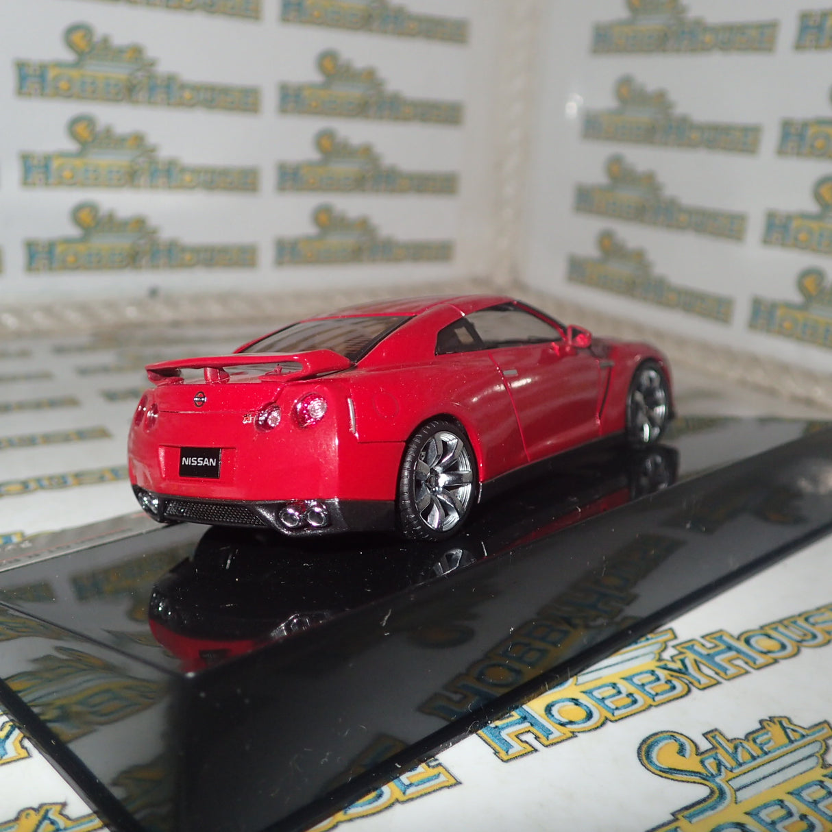 Fujimi 152134 - 1/43 Scale Nissan GTR in Red (LHD) Diecast Scale Model Replica