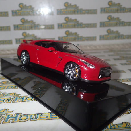 Fujimi 152134 - 1/43 Scale Nissan GTR in Red (LHD) Diecast Scale Model Replica
