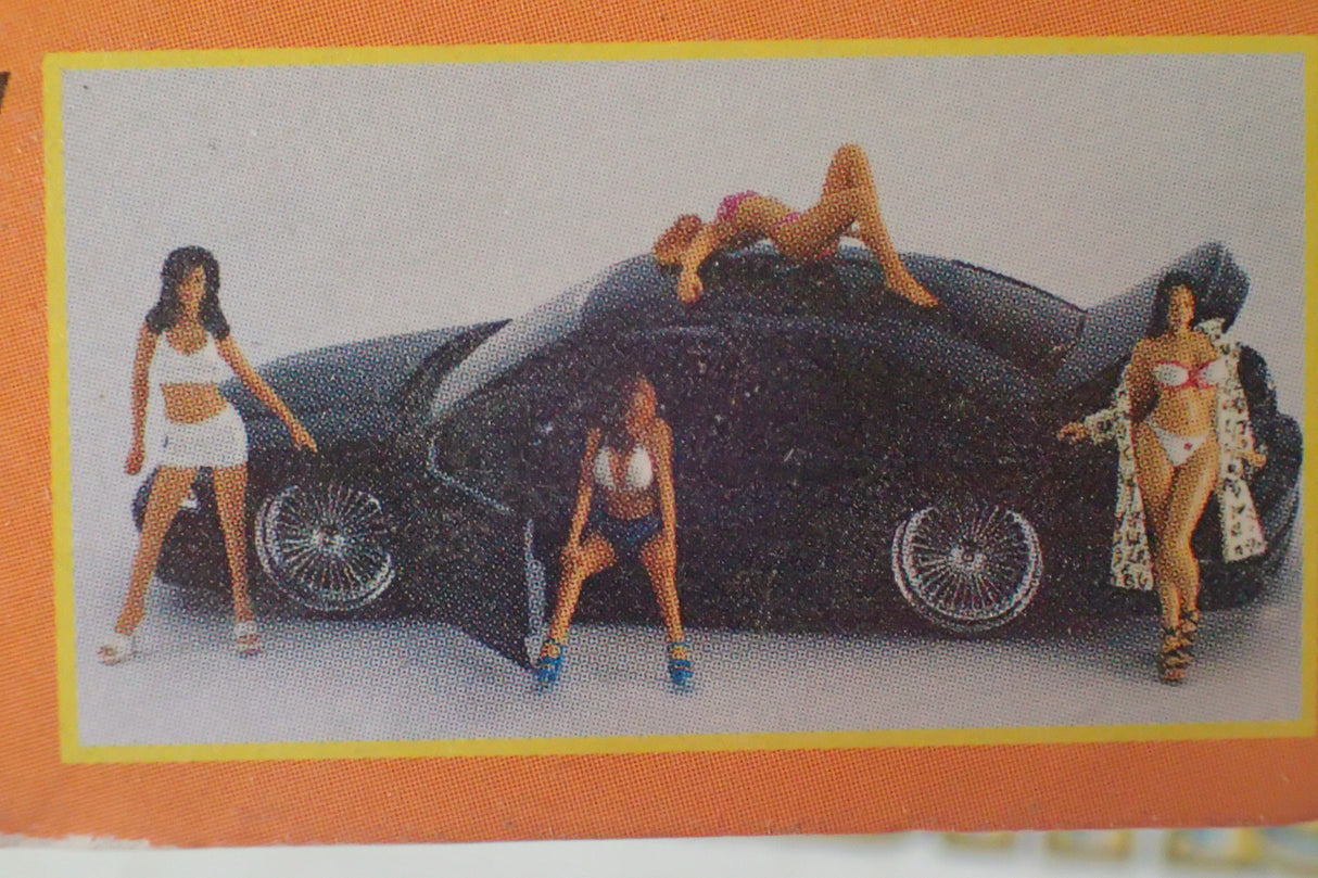 Motor Heads Miniatures #302 - 1/18 Layla Hand Painted Cold-Cast Resin Figurine