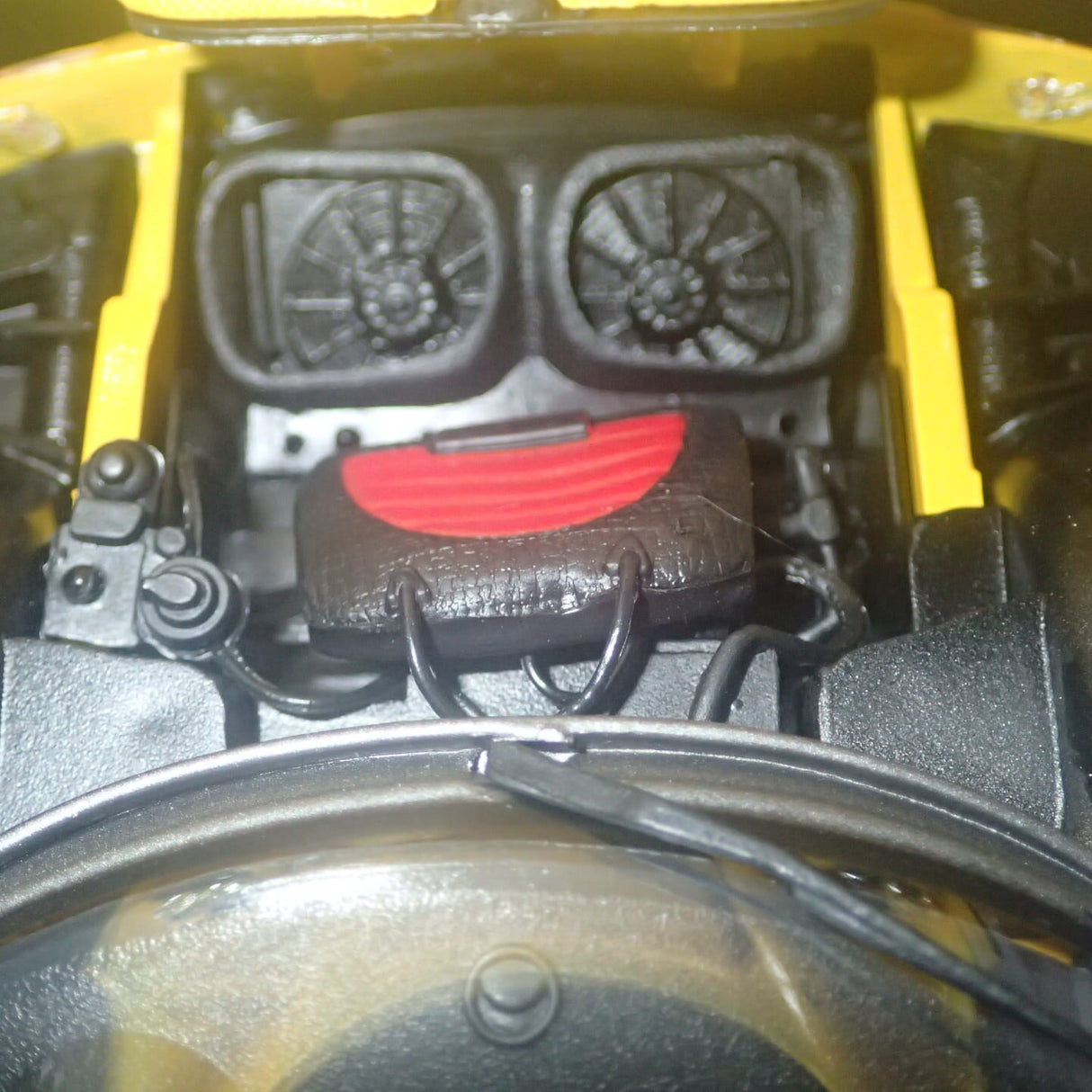 Bburago - 1/18 Scale - Ferrari F50 in Yellow Diecast Scale Model Replica