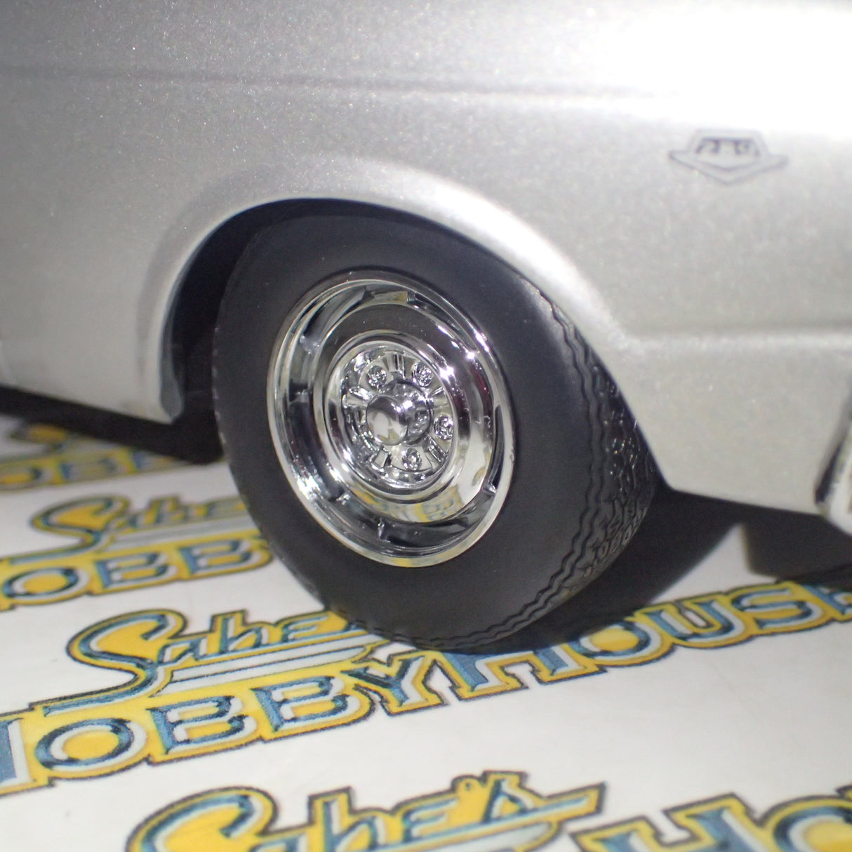 Classic Carlectables 18071 – 1/18 Ford XR Falcon GT Silver Promotional Car Die-cast Model Replica