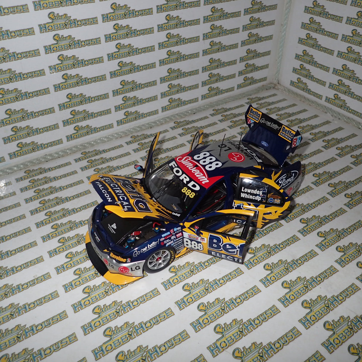 Classic Carlectables 18273 - 1:18 Ford BA Falcon 2006 Triple Eight Race Engineering Lowndes/Wincup Bathurst 1000