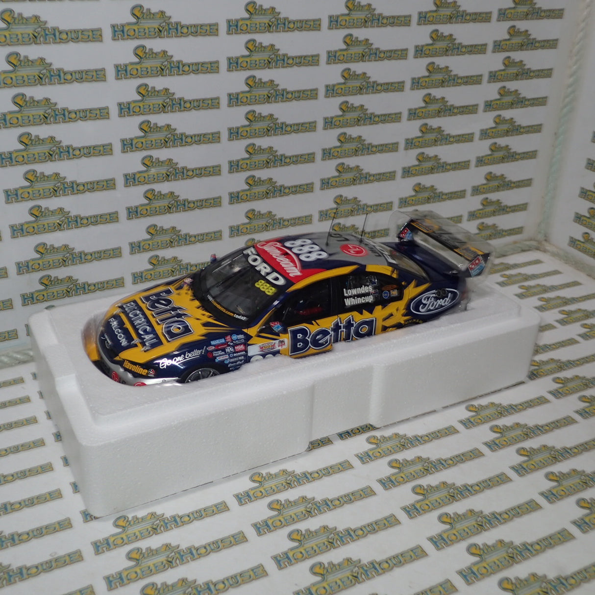 Classic Carlectables 18273 - 1:18 Ford BA Falcon 2006 Triple Eight Race Engineering Lowndes/Wincup Bathurst 1000