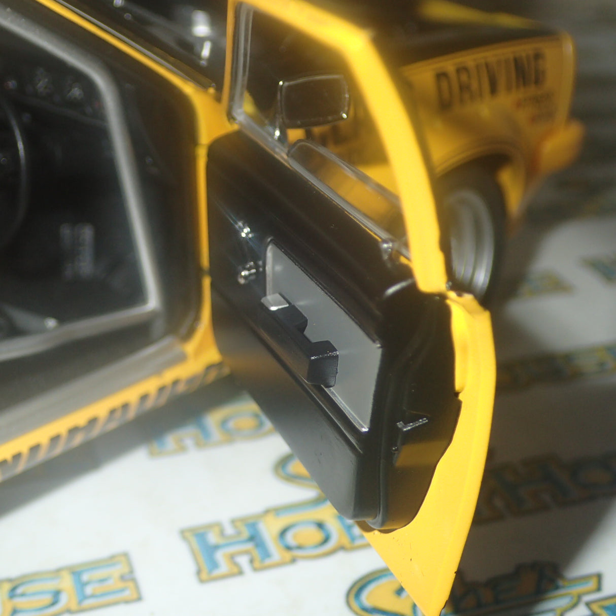 Classic Carlectables 18307 - 1/18 Scale Holden L34 Torana 1975 Bathurst Winner