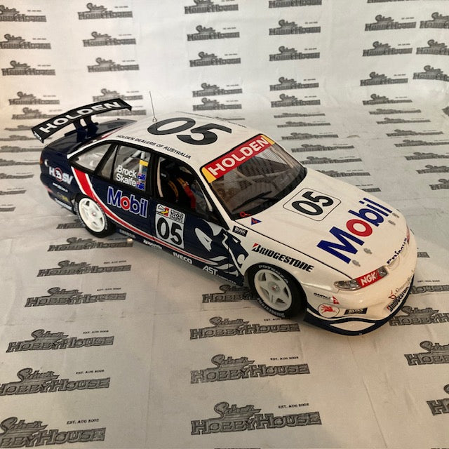 Classic Carlectables 18313 - 1/18 Scale HRT Peter Brock Mark Skaife VS Commodore 1997 Bathurst Pole Position