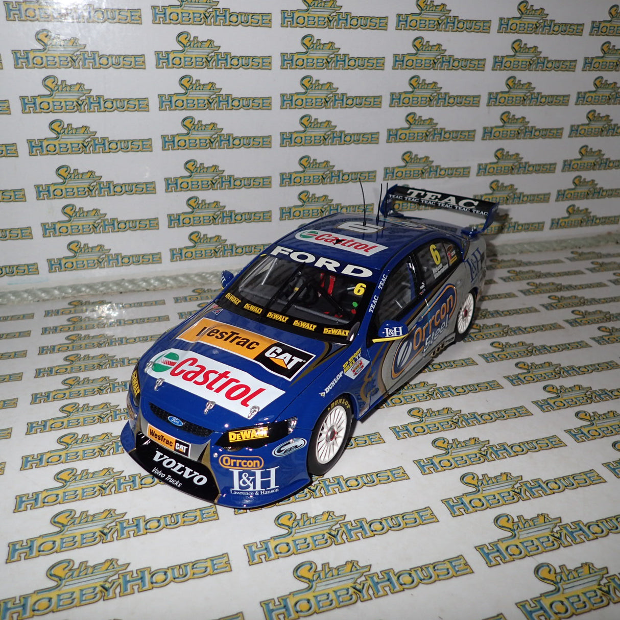 Classic Carlectables 18418 - 1:18 Ford FG Falcon 2009 Ford Performance Racing Winterbottom/Richards Bathurst 1000