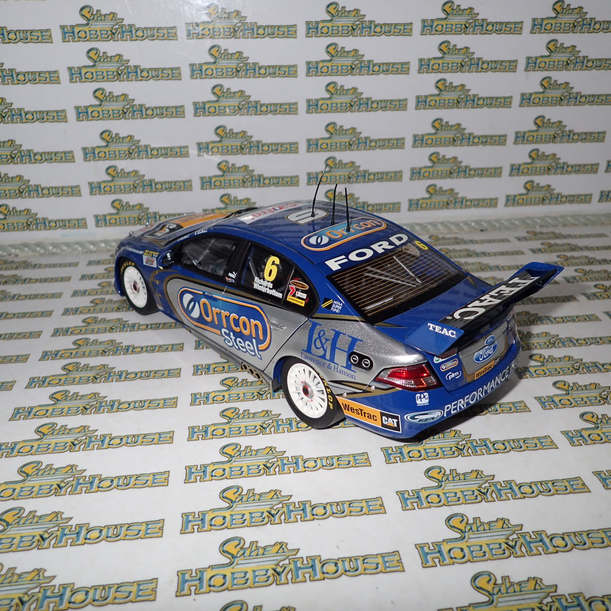 Classic Carlectables 18418 - 1:18 Ford FG Falcon 2009 Ford Performance Racing Winterbottom/Richards Bathurst 1000