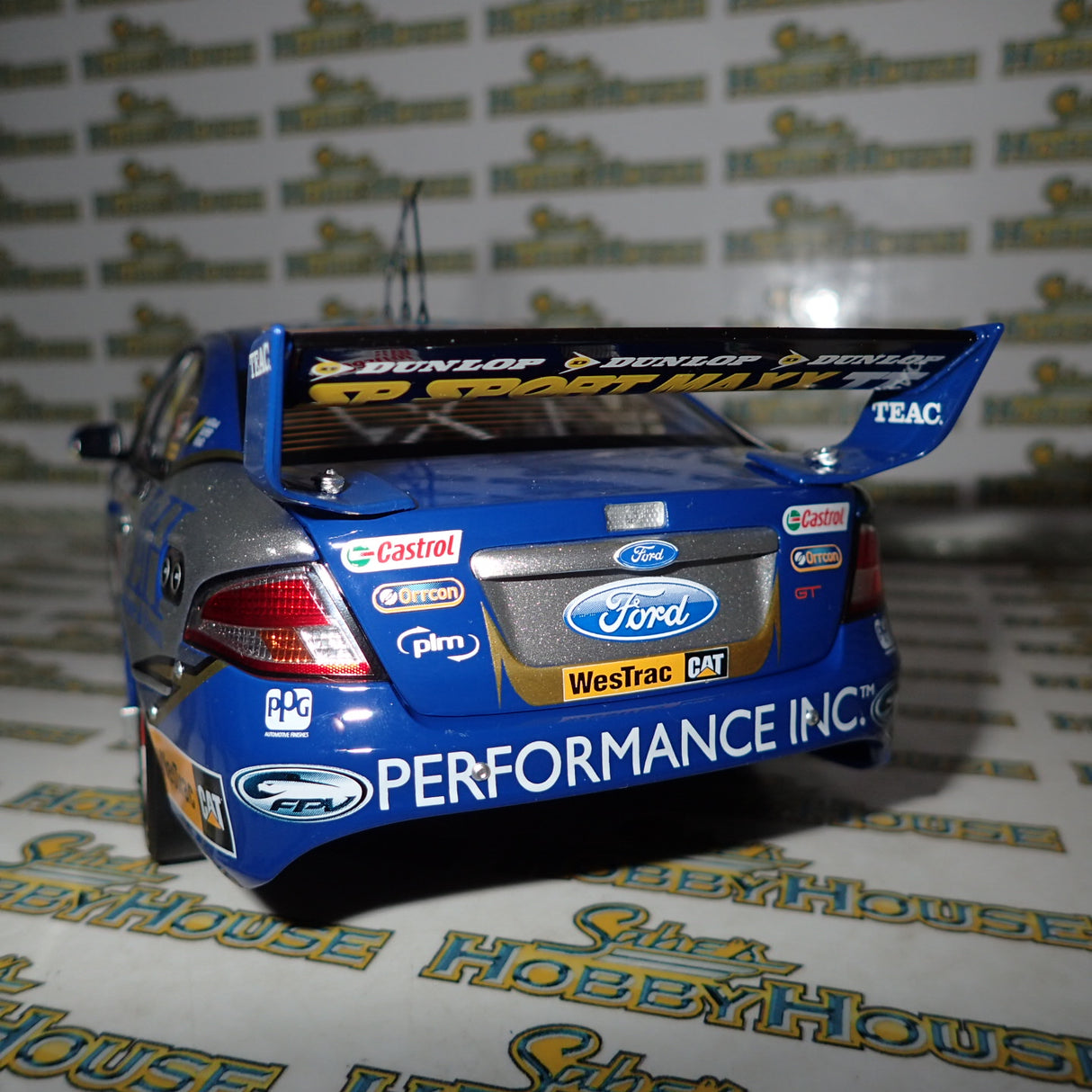 Classic Carlectables 18418 - 1:18 Ford FG Falcon 2009 Ford Performance Racing Winterbottom/Richards Bathurst 1000