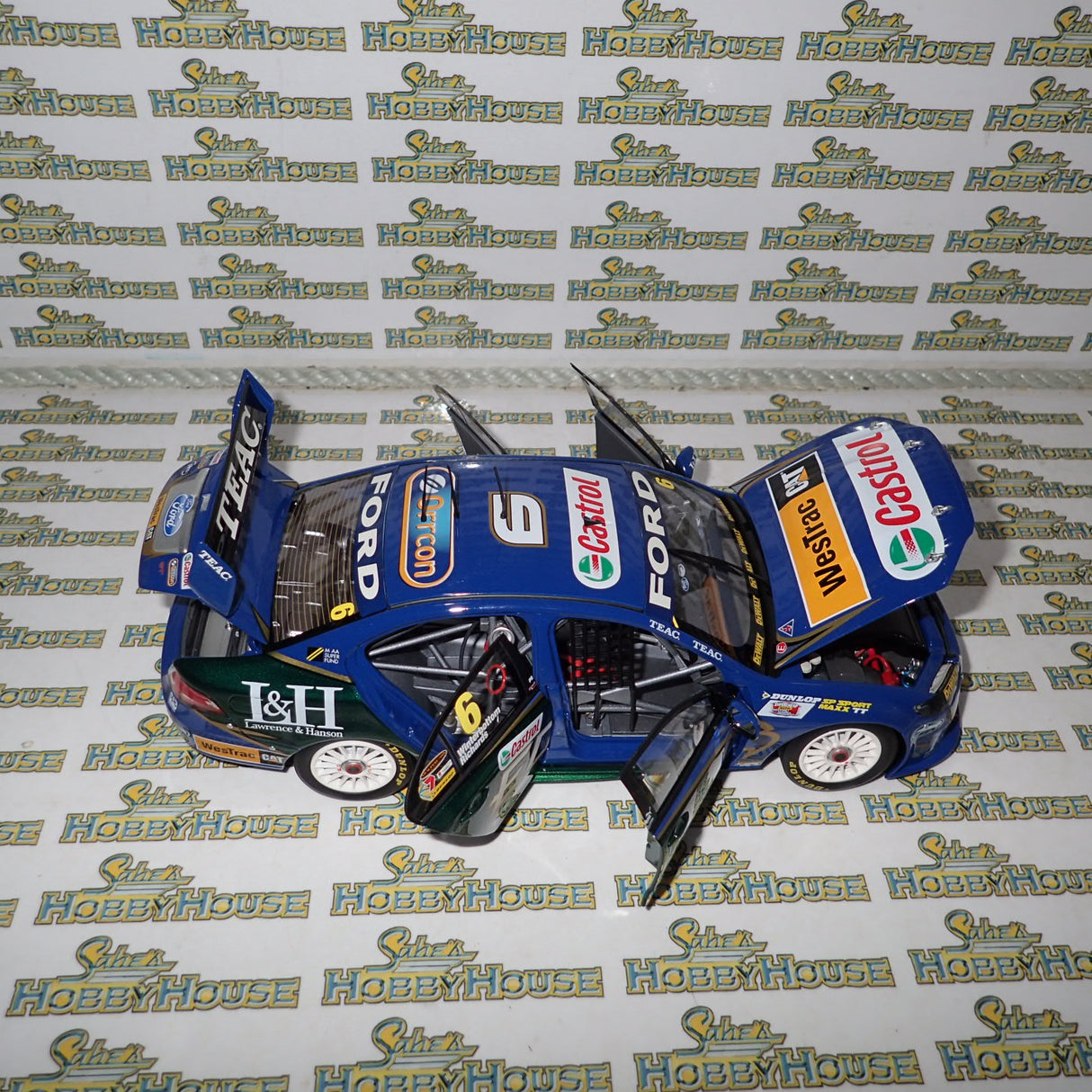Classic Carlectables 18418 - 1:18 Ford FG Falcon 2009 Ford Performance Racing Winterbottom/Richards Bathurst 1000