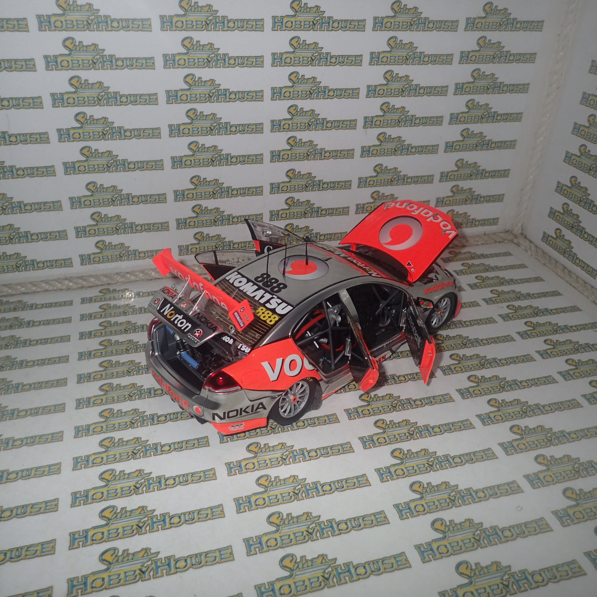 Classic Carlectables 18490 - 1/18 Scale - Mark Skaifes Final V8 Supercar Race 2011 Team Vodafone Holden VE Commodore Diecast Scale Model Replica