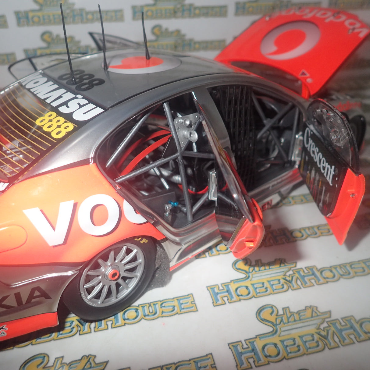 Classic Carlectables 18490 - 1/18 Scale - Mark Skaifes Final V8 Supercar Race 2011 Team Vodafone Holden VE Commodore Diecast Scale Model Replica