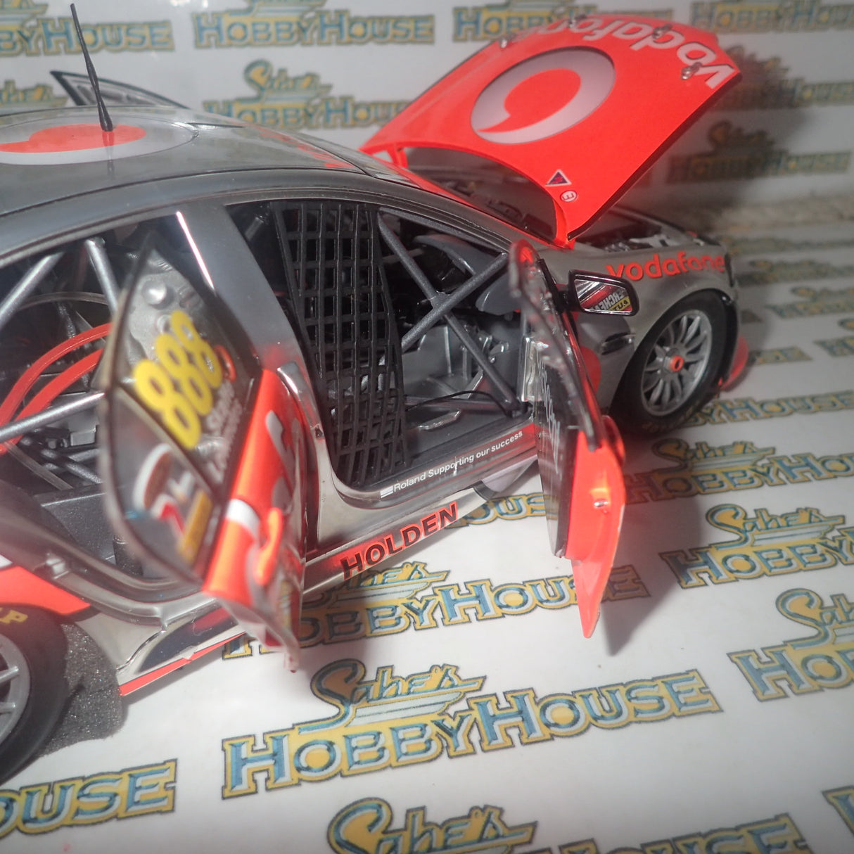 Classic Carlectables 18490 - 1/18 Scale - Mark Skaifes Final V8 Supercar Race 2011 Team Vodafone Holden VE Commodore Diecast Scale Model Replica
