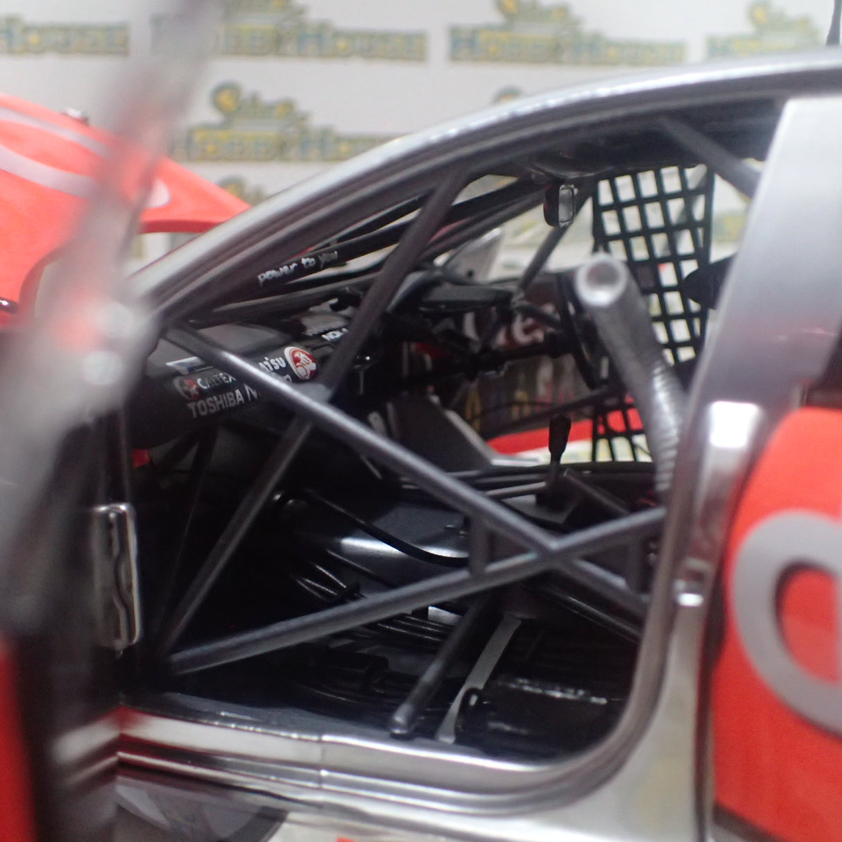 Classic Carlectables 18490 - 1/18 Scale - Mark Skaifes Final V8 Supercar Race 2011 Team Vodafone Holden VE Commodore Diecast Scale Model Replica