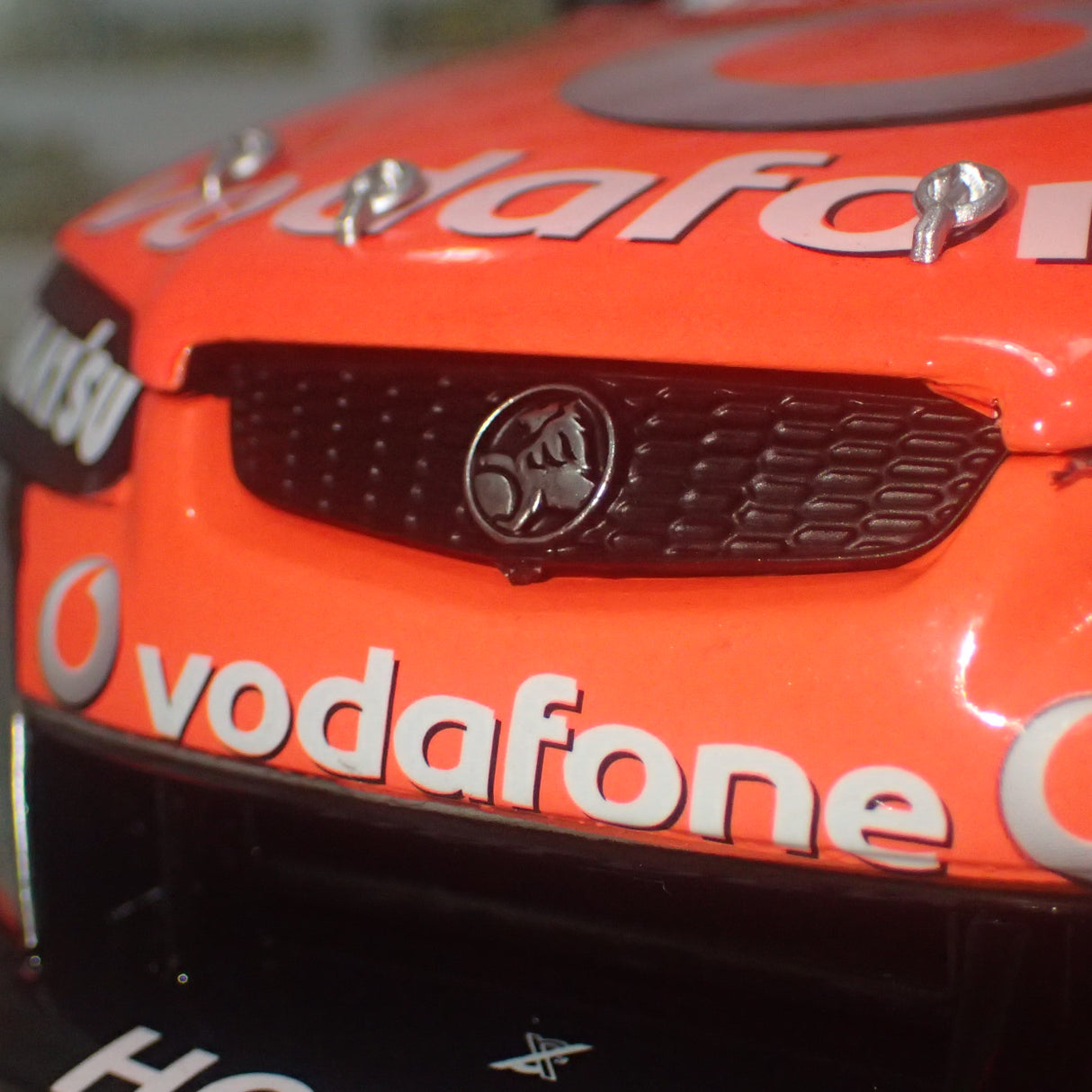 Classic Carlectables 18490 - 1/18 Scale - Mark Skaifes Final V8 Supercar Race 2011 Team Vodafone Holden VE Commodore Diecast Scale Model Replica