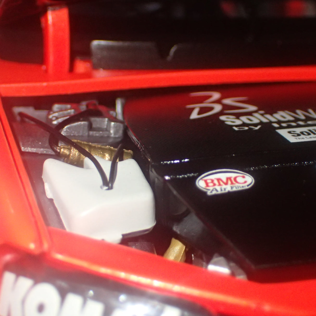 CLASSIC CARLECTABLES 18517 – 1/18 Holden VE Commodore 2012 TeamVodafone Whincup/Dumbrell Bathurst 1000 Winner