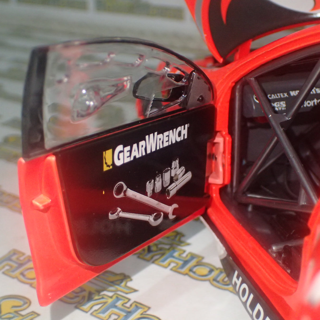 CLASSIC CARLECTABLES 18517 – 1/18 Holden VE Commodore 2012 TeamVodafone Whincup/Dumbrell Bathurst 1000 Winner