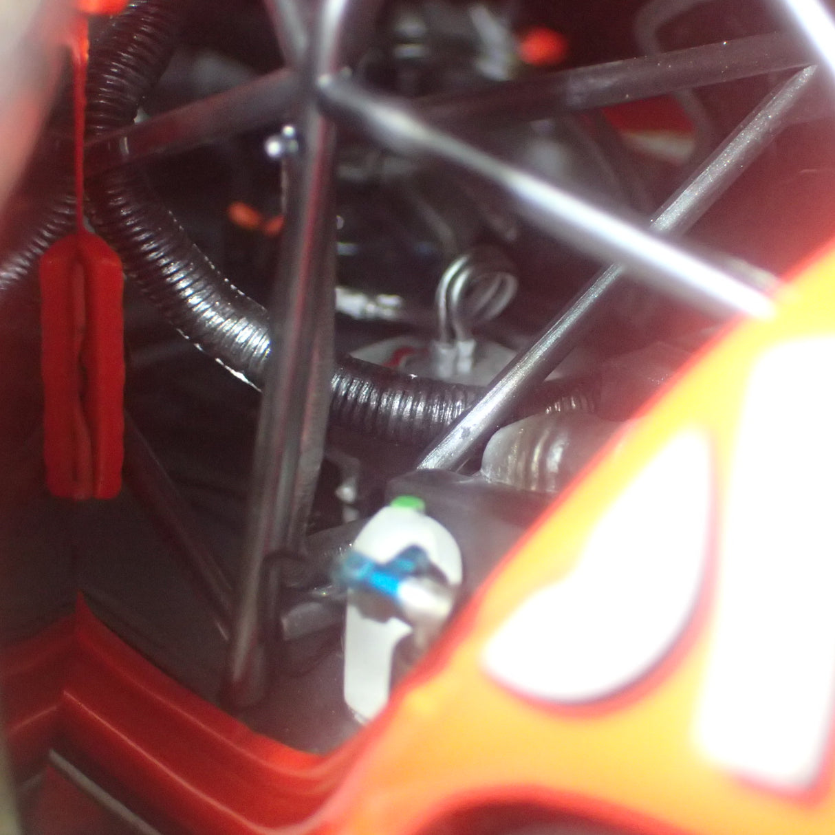 CLASSIC CARLECTABLES 18517 – 1/18 Holden VE Commodore 2012 TeamVodafone Whincup/Dumbrell Bathurst 1000 Winner