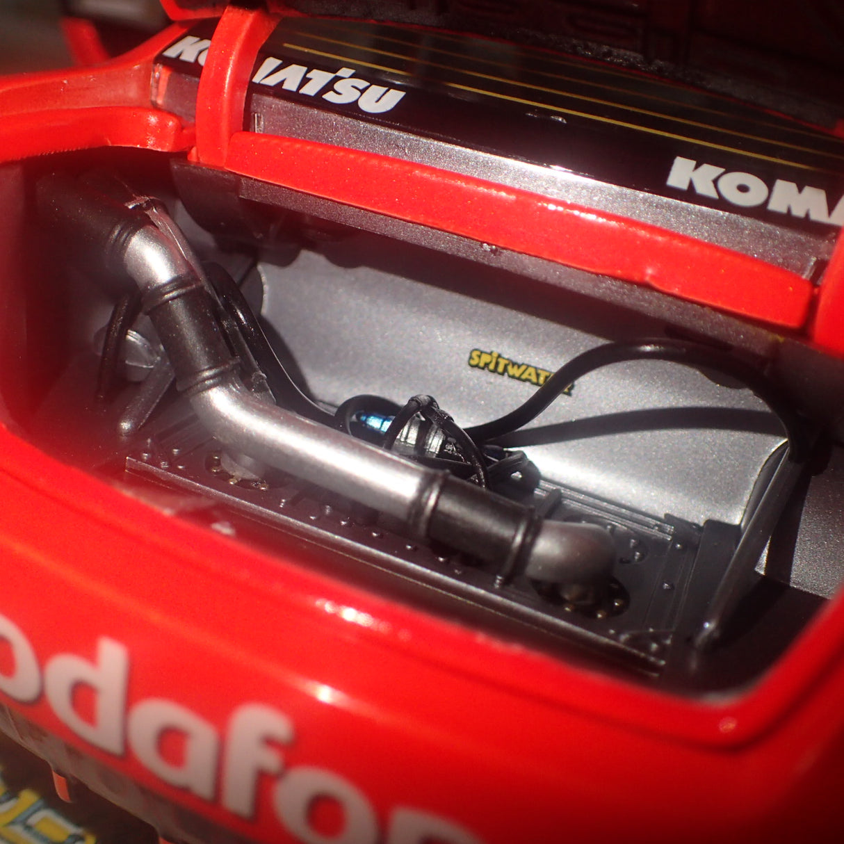 CLASSIC CARLECTABLES 18517 – 1/18 Holden VE Commodore 2012 TeamVodafone Whincup/Dumbrell Bathurst 1000 Winner