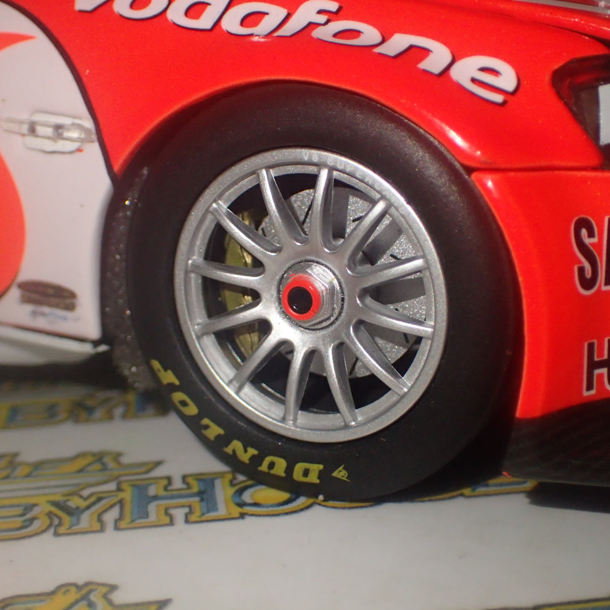 CLASSIC CARLECTABLES 18517 – 1/18 Holden VE Commodore 2012 TeamVodafone Whincup/Dumbrell Bathurst 1000 Winner