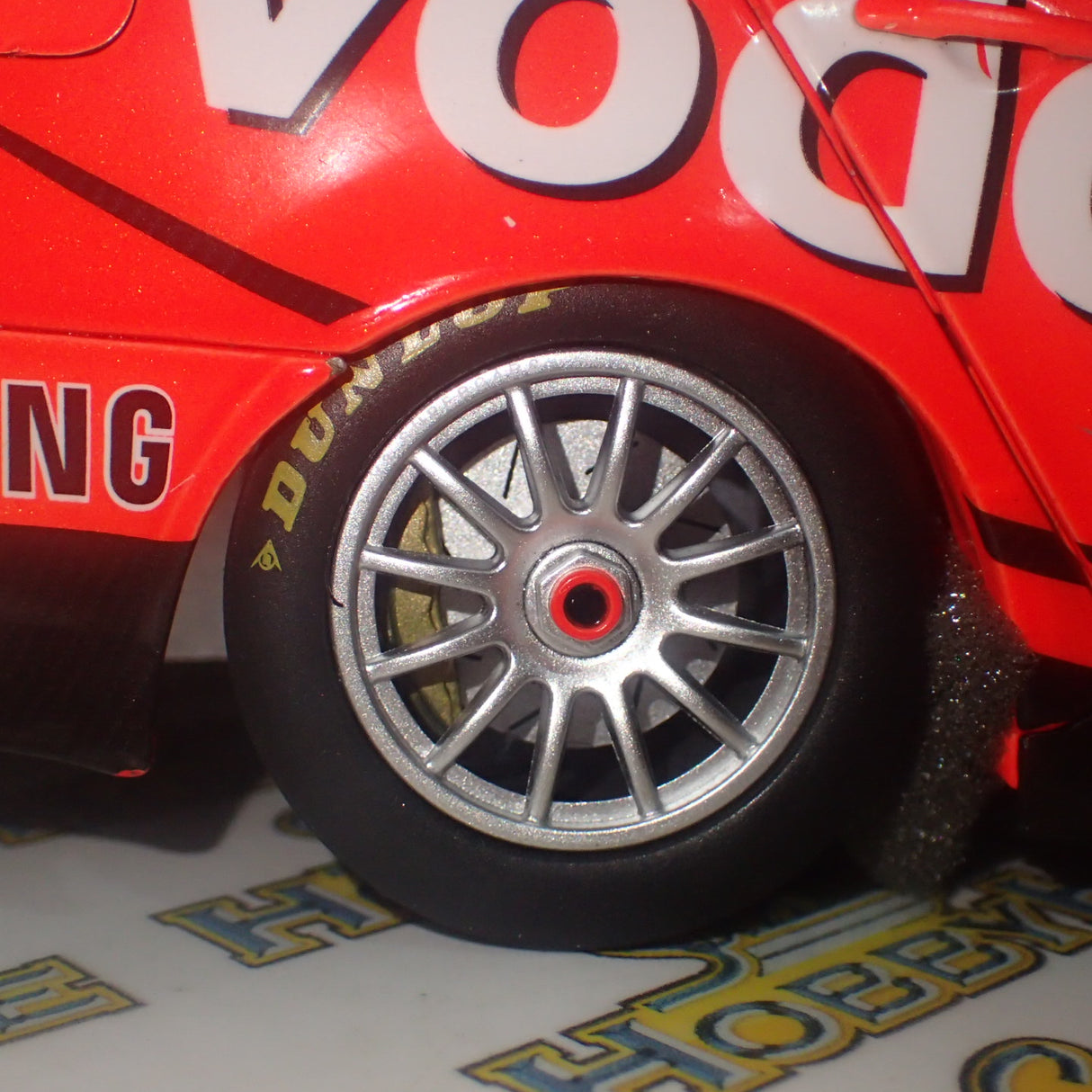 CLASSIC CARLECTABLES 18517 – 1/18 Holden VE Commodore 2012 TeamVodafone Whincup/Dumbrell Bathurst 1000 Winner