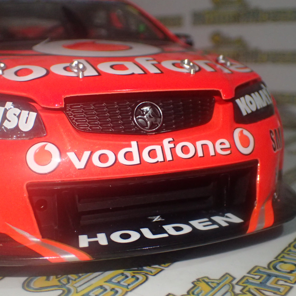 CLASSIC CARLECTABLES 18517 – 1/18 Holden VE Commodore 2012 TeamVodafone Whincup/Dumbrell Bathurst 1000 Winner