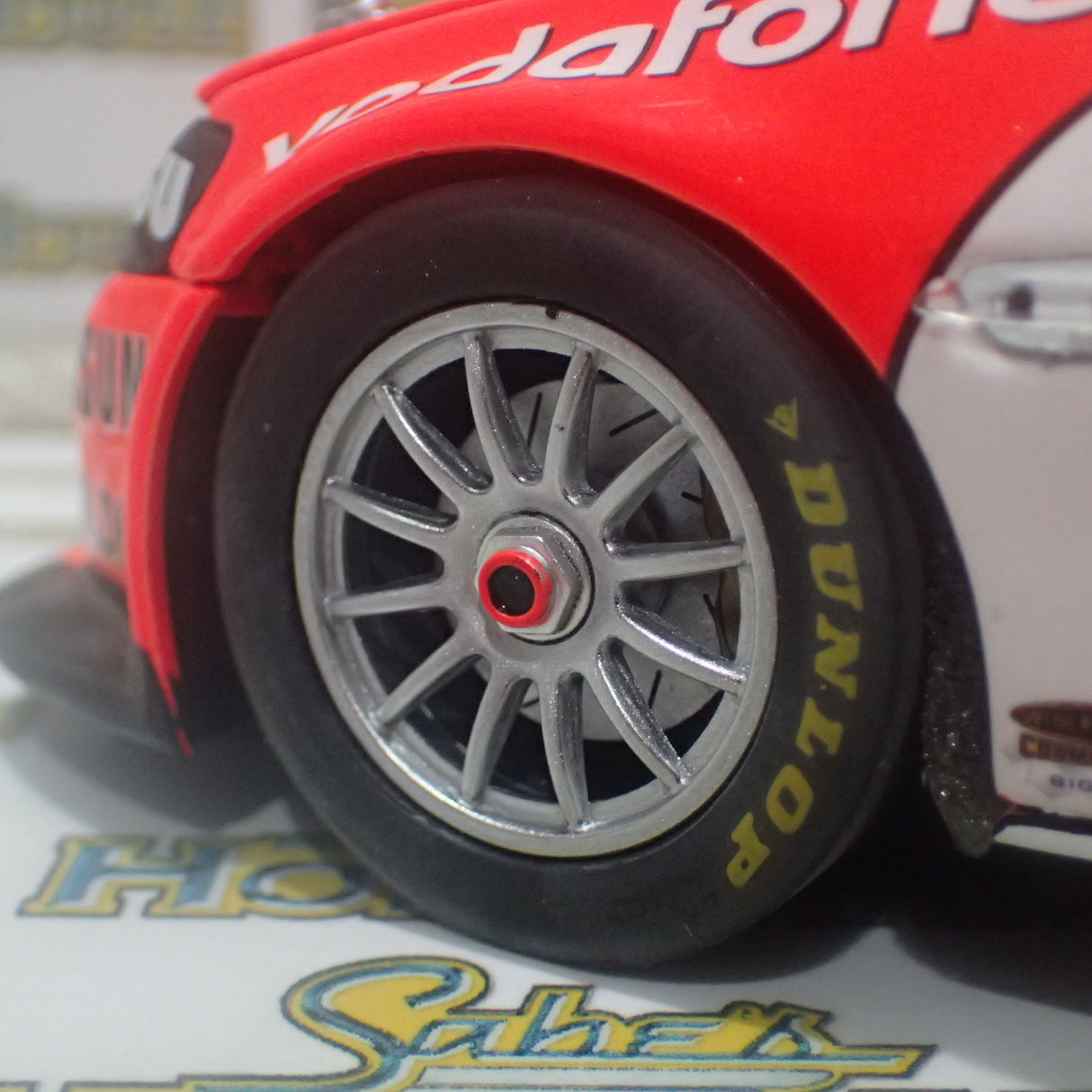 CLASSIC CARLECTABLES 18517 – 1/18 Holden VE Commodore 2012 TeamVodafone Whincup/Dumbrell Bathurst 1000 Winner